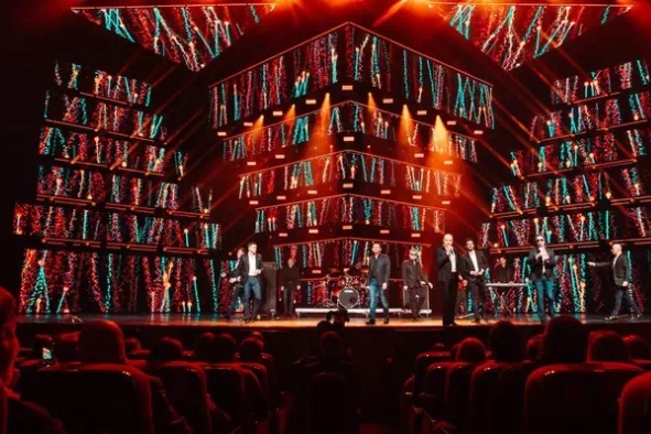 A sunrise terrace for acoustic duos.